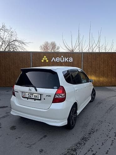 белый фит: Honda Fit: 2003 г., 1.5 л, Вариатор, Бензин, Хэтчбэк — 4