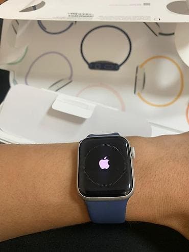 Смарт-часы: СРОЧНО!!!ЕСТЬ ТОРГ по цене Продаю Apple Watch SE (Gen 2) 40mm, версия — 3