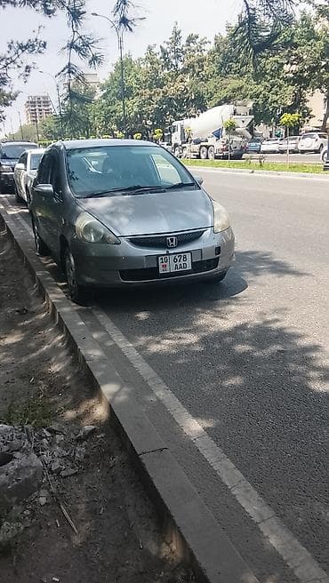 Продажа авто: Honda Fit: 2005 г., 1.3 л, Автомат, Бензин, Хэтчбэк — 8