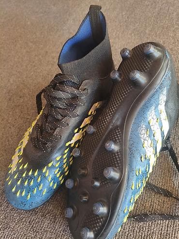 футболные бутсы: Футбольные бутсы с шипами для натурального газона. - Модель: Adidas — 3