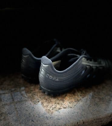 футбольная форма для детей: Продаю детские кроссовки для футбола от Adidas COPA сороконожки Размер — 5