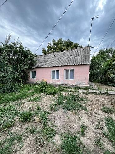 дом комната: Дом с участком. Отдельно стоящий одноэтажный жилой дом с двускатной — 1