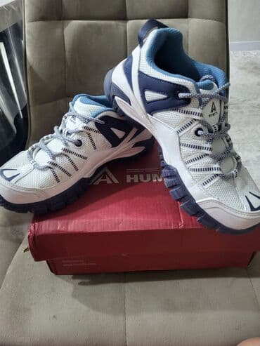 кроссовки хумто: Белые кроссовки HUMTTO с синими акцентами. Обувь оснащена прочной — 1