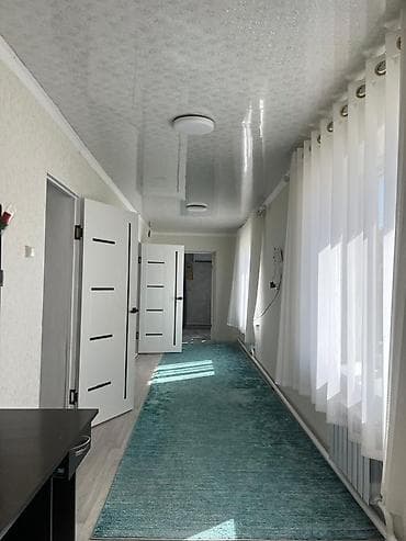 Продается дом. Участок и двор: - Высокий забор из блока с