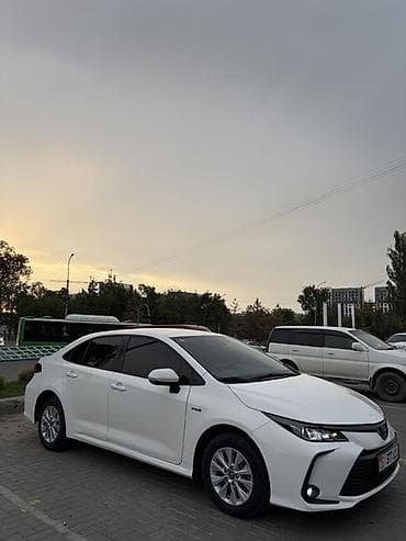 step 2: Toyota Corolla: 2022 г., 1.8 л, Автомат, Гибрид, Седан — 2