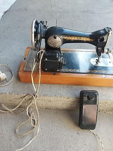 12 pro maks: Электромеханическая швейная машина на деревянном основании - Чугунная — 2
