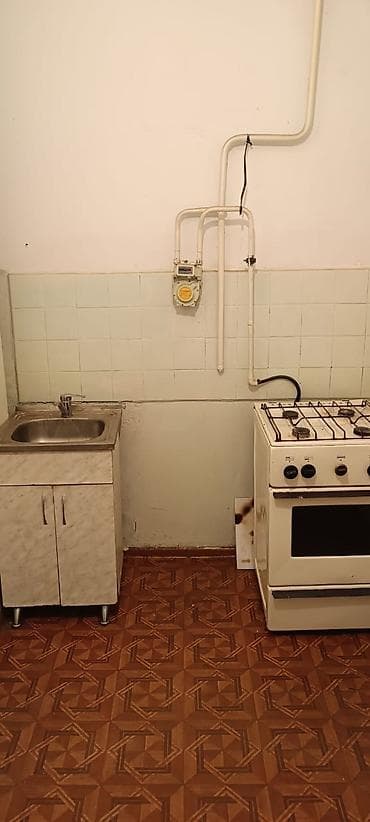 Батирлерди сатуу: 1 бөлмө, 40 м², 105-серия, 105-серия, 1 кабат, Эски ремонт — 3