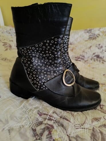 сапоги из натурального меха и кожи: Сапоги деми 
Турция
38 размер
Кожаные, очень удобные
500 сом — 2