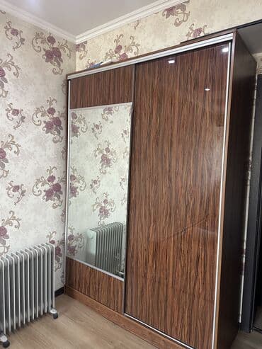 Кийим салуучу шкафтар: Купе шкаф, Колдонулган, Күзгүсү менен, Жыгач — 1