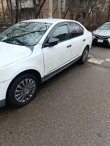 машина продажа бишкек: Седан белого цвета. Основные характеристики: - Кузов: 4-дверный — 3