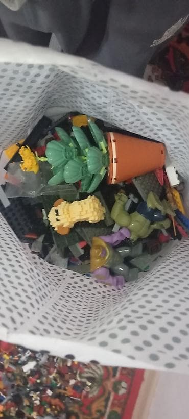 скупка лего: Большой набор деталей и аксессуаров для конструкторов типа LEGO. В — 8