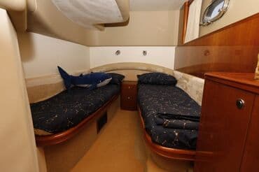 скутера водный: Роскошная Белоснежная моторная яхта классического дизайна - воплощение — 14