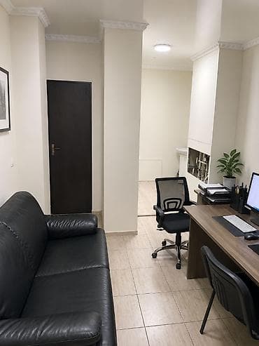 по первой линии: Аренда офисов, 35 м², В жилом комплексе — 2