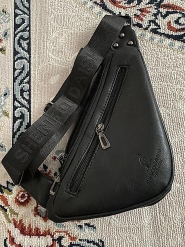 apple eatch: Треугольная сумка через плечо (слинг) из чёрный эко-кожи +Наушник — 1