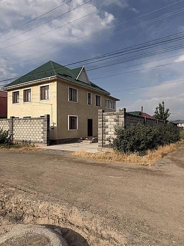 Просторный двухэтажный дом с огороженной территорией участок угловая