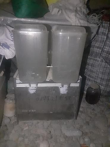 Двухсекционный диспенсер для напитков (настольный). - Две прозрачные