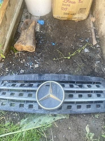 Решетка радиатора Mercedes-Benz