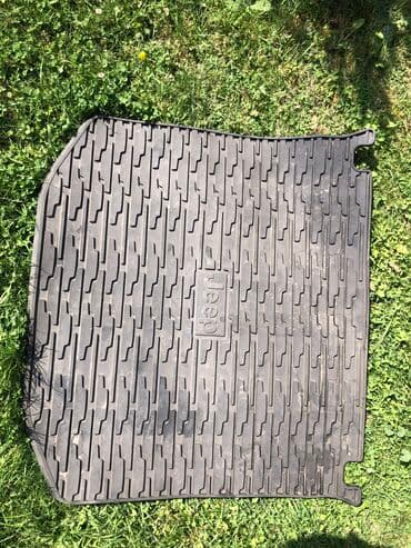 Полик Jeep Grand cherokee с 2010 at lalafo.kg Полик Jeep Grand cherokee с 2010