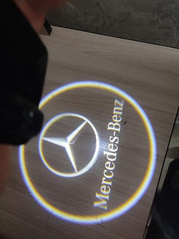 key maker: Пара светодиодных дверных проекторов логотипа Mercedes‑Benz. - — 3