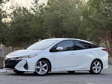 Toyota Prius: 2019 г., 1.8 л, Вариатор, Электромобиль, Хэтчбэк at lalafo.kg Toyota Prius: 2019 г., 1.8 л, Вариатор, Электромобиль, Хэтчбэк