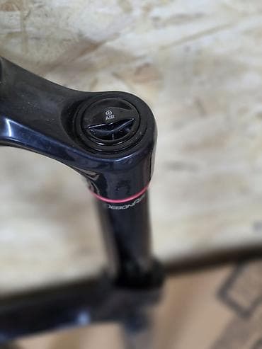 Велозапчасти: Вилка RockShox Lyrik Ultimate (DebonAir, Charger) - Диаметр колес — 4