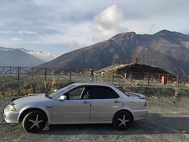 детский машина гелик: Серебристый седан с аэродинамическим обвесом и спойлером на крышке — 2