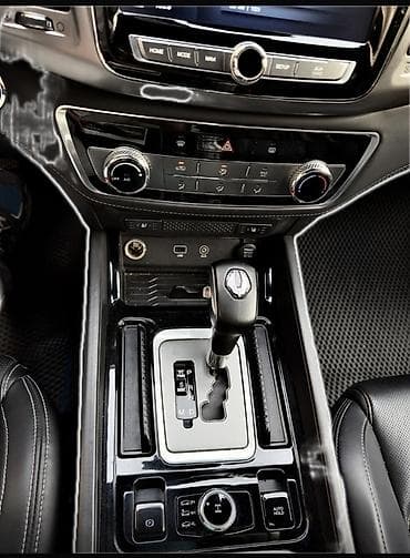 реалии: Ssangyong Rexton: 2018 г., Автомат, Внедорожник — 1