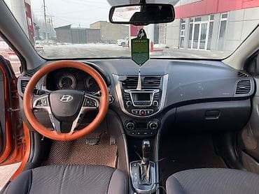 mazda 2: Hyundai Solaris: 2014 г., 1.6 л, Автомат, Бензин, Седан — 4
