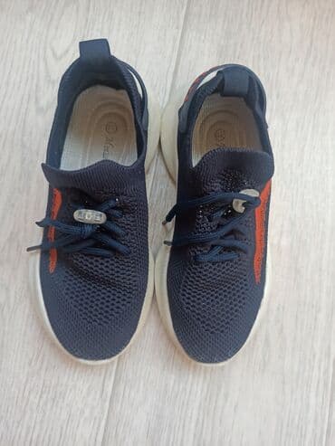 обувь для малышей: Продаются б.у лёгкие кроссовки в сеточку,размер 30,100 сом.,кроссовки — 1