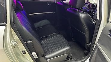 с кочкор авто: Toyota Corolla Verso: 2004 г., 1.8 л, Кол менен иштөөчү, Бензин, Вэн/Минивэн — 8