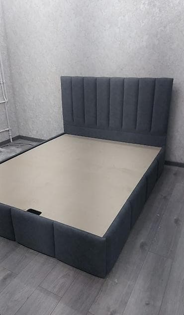 queen: Двуспальная кровать, С мягким изголовьем, длина - 200 см — 1