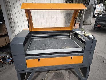 лазерный реска: Лазерный станок для резки и гравировки CO₂ Описание: - Формат рабочей — 1