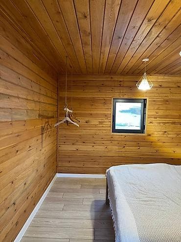 баня семений: А‑фрейм домик с панорамным остеклением - Планировка: два уровня. На — 7