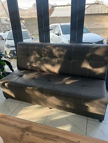 Мебель: Прямой диван, Трехместный — 1