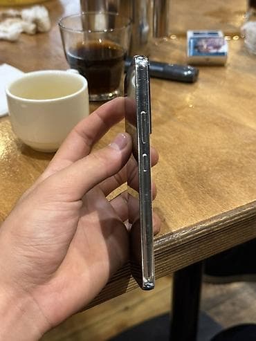 galax: Смартфон Samsung Galaxy S22 (версия с тройной камерой). Цвет корпуса — 4