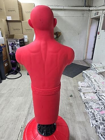 Свободностоящий манекен для ударов (бокс, кикбоксинг, MMA) в виде