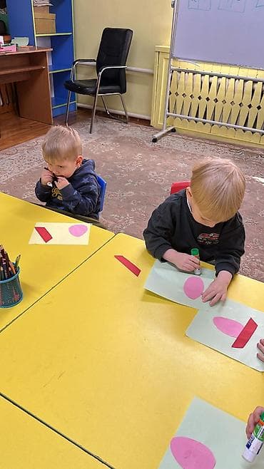 стол для чтения: Детские развивающие занятия и подготовка к школе - Небольшие группы — 10