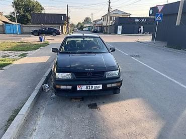 Volkswagen Vento: 1993 г., 1.8 л, Седан — 3