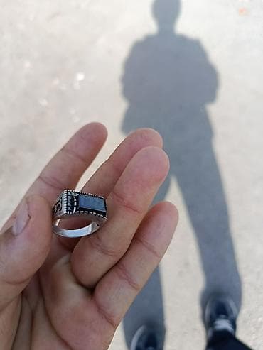 Мужское перстень с прямоугольным чёрным вставным камнем - Материал