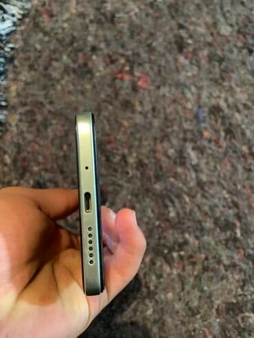 ноутбуки бу бишкек: Смартфон с плоскими гранями и центральным отверстием под фронтальную — 2