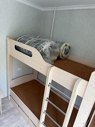 Эмерек: Продаю комплект мебели: Двухъярусная кровать + 2 тошока (новые на — 4