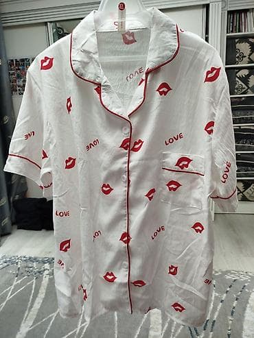 пижама женская: Рубашка-пижама женская, размер XL. - Цвет: белый с красными принтами — 1