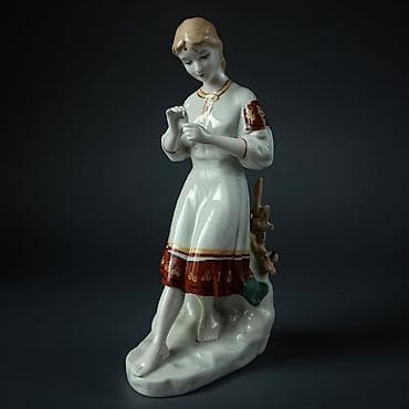 Фарфоровая статуэтка «Гадание на ромашке», СССР. Высота 30 см. В at lalafo.kg Фарфоровая статуэтка «Гадание на ромашке», СССР. Высота 30 см. В