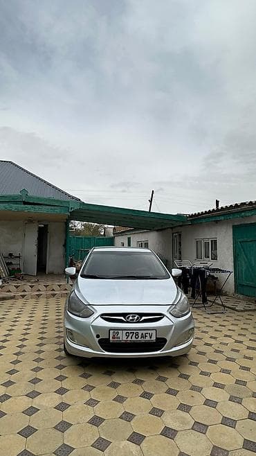 молдинг 210: Hyundai Accent: 2013 г., Механика, Бензин, Седан — 1