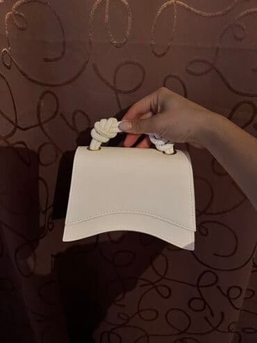 сколько стоит сумка из бусин ручной работы: Миниатюрная женская сумка с жёсткой формой и оригинальной ручкой. - — 2