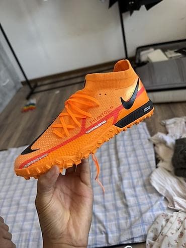 Спорт и отдых: Футбольные бутсы/сороконожки Nike Phantom с амортизацией React - Тип — 1