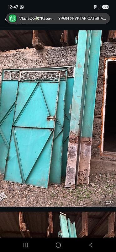 Распашные ворота: Металлические ворота с калиткой и столбами - Материал: стальной лист — 1