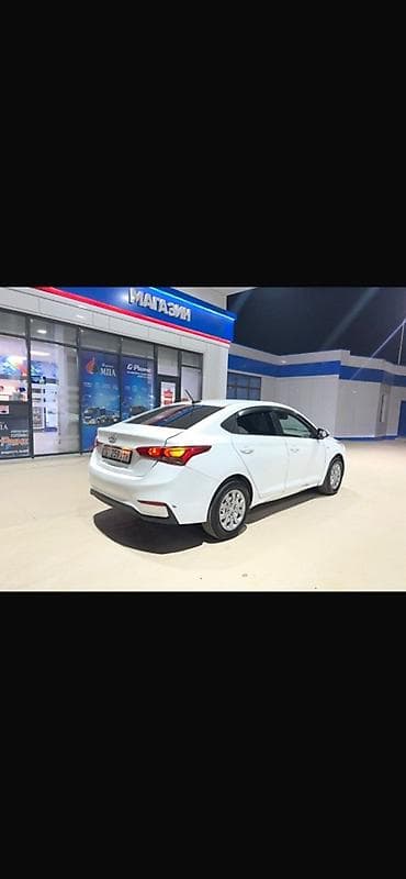 салон машины: Hyundai Solaris: 2019 г., Бензин, Седан — 5