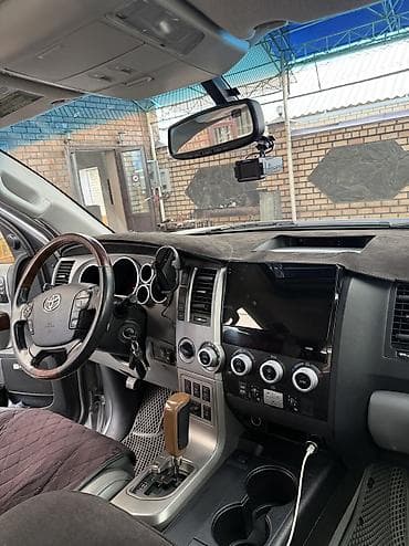 тайота из: Toyota Sequoia: 2010 г., 5.7 л, Автомат, Бензин, Внедорожник — 10