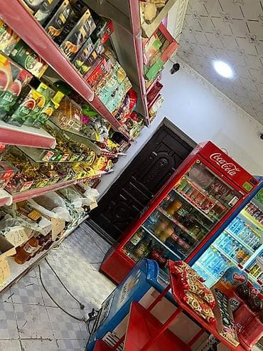 Недвижимость: Иштеп турган продуктовый магазин арендага берилет. Товары примерно — 4